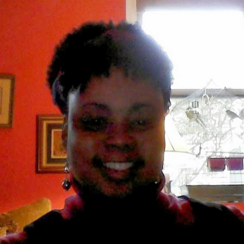 Meet your Posher, Leona